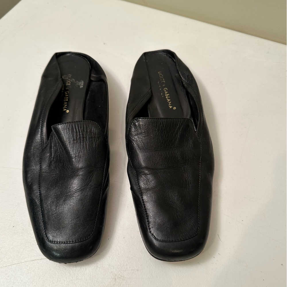 DOLCE & CABBANA vintage women’s black leather sift leather slip on sandals